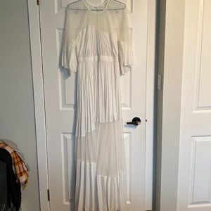 BCBG ladies pleated full length dress Size 4 crème Color